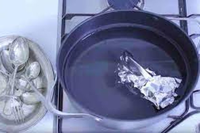Révolutionnaire : Comment le Papier Aluminium dans l'Eau Bouillante Peut Transformer Votre Quotidien !