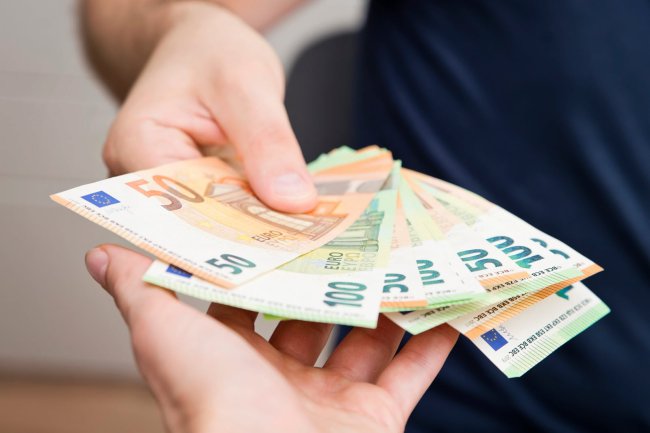 Petites Retraites : Mauvaise Nouvelle sur la Hausse de 100 Euros Prévue en Septembre